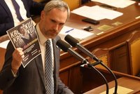 Hřib zmínil „klobásovou party“ a polovinu populace, „které říkáme ženy“. Schytal to od poslankyně STAN