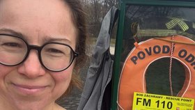 Michaela Šebelová (STAN) se otužuje (16.11.2025).