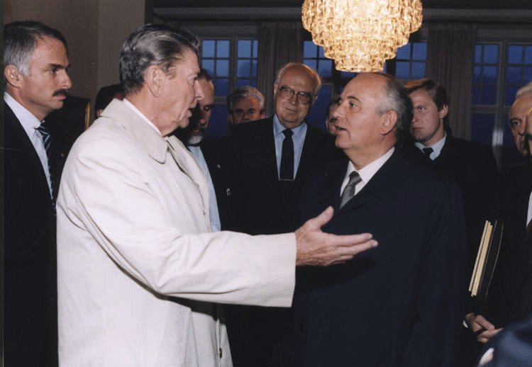 S Reaganem na mírovém summitu.