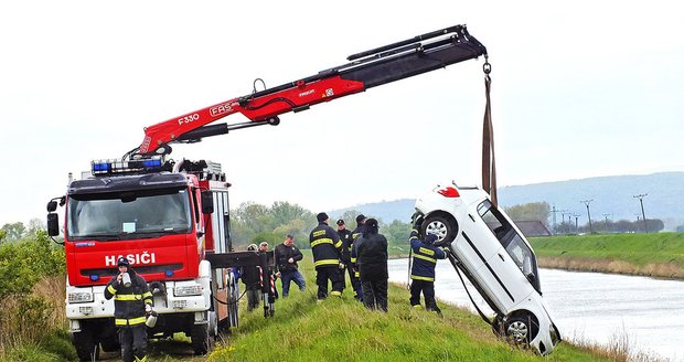 Michal byl ve voze přivázaný provazem k sedadlu.