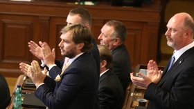Michal Babák ještě v poslanecké lavici po boku Víta Bárty