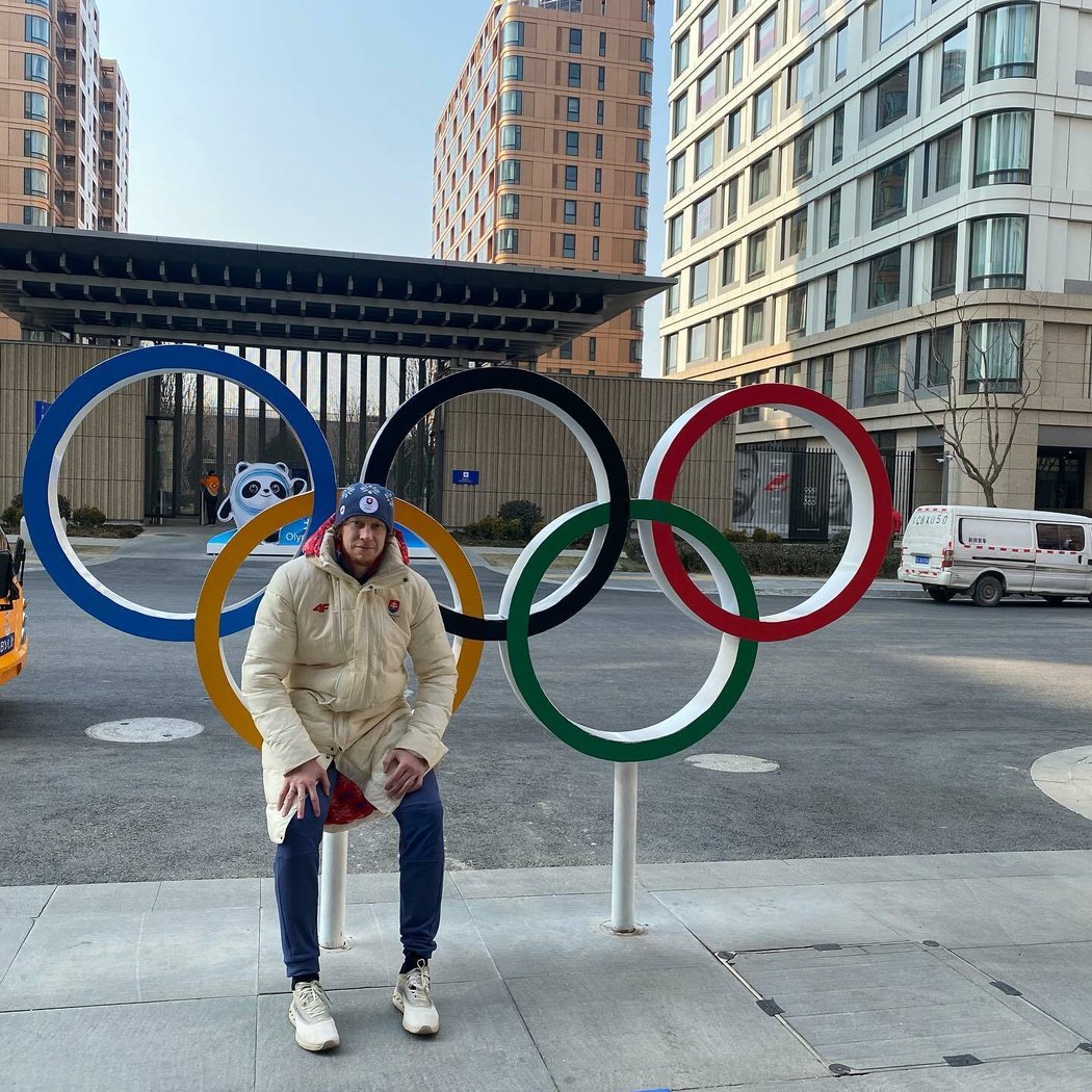 Hokejový obránce Michal Čajkovský na olympiádě v Pekingu.