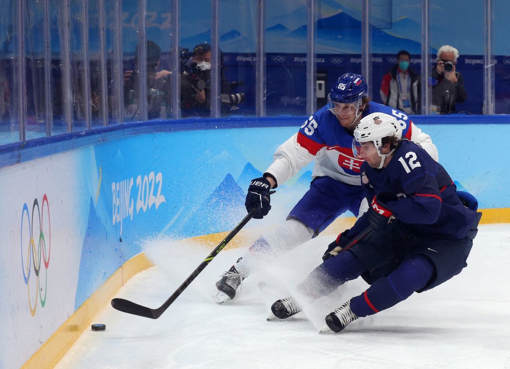 Hokejový obránce Michal Čajkovský na olympiádě v Pekingu.