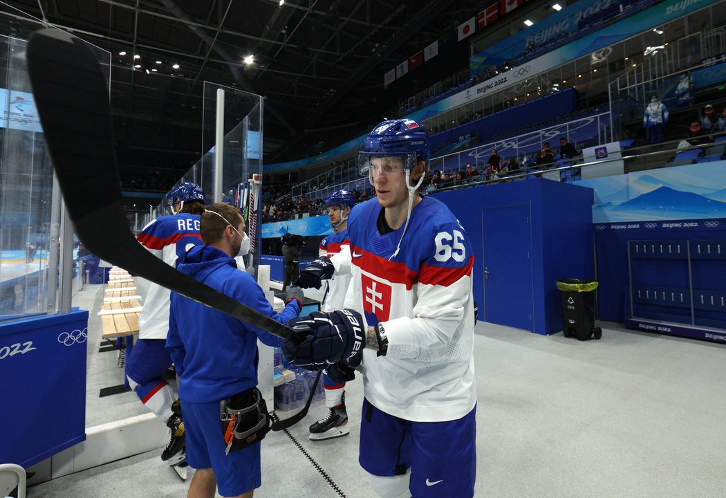Hokejový obránce Michal Čajkovský na olympiádě v Pekingu.