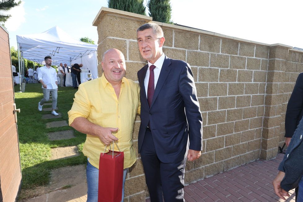 Michalu Davidovi přijel popřát i premiér Andrej Babiš.