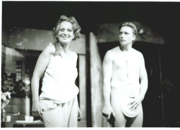 Ve hře Zabiják Joe se Michal David vedle Simony Stašové objevuje nahý už deset let.
