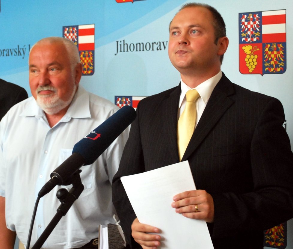 Hejtman Michal Hašek (vpravo) tvrdí: Manželství mu zničila politika