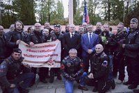 Hašek pod palbou. Kvůli vítání Putinova gangu motorkářů a „pózování s homofoby“