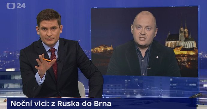 Hejtman Michal Hašek (ČSSD) vysvětloval v pořadu Události, komentáře na ČT24 své focení s ruskými Nočními vlky. Moderátora Dolanského obvinil z lhaní.