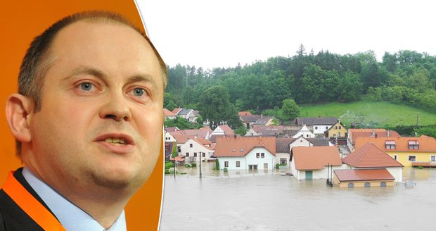 Michal Hašek plánuje využít nezaměstnané při pomoci s odklízením škod po povodních