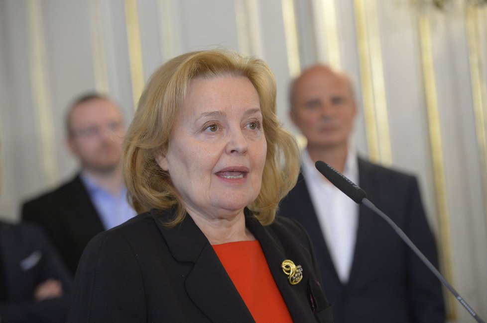 Magda Vášáryová během představování týmu poradců prezidentského kandidáta Michala Horáčka