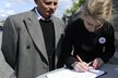 Michal Horáček s manželkou Michaelou o Velikonocích zahájili sběr 50 tisíc podpisů nutných pro kandidáty (16. 4. 2017)