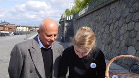 Michal Horáček s manželkou Michaelou v Praze na náplavce při zahájení sběru podpisů pro kandidáta