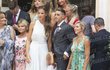 Svatba Michala Hrdličky a Karolíny Plíškové: Novomanželé s družičkou, vpravo v zelených šatech maminka nevěsty Martina Plíšková Svatba Michala Hrdličky a Karolíny Plíškové: Novomanželé s družičkou, vpravo v zelených šatech maminka nevěsty Martina Plíšková