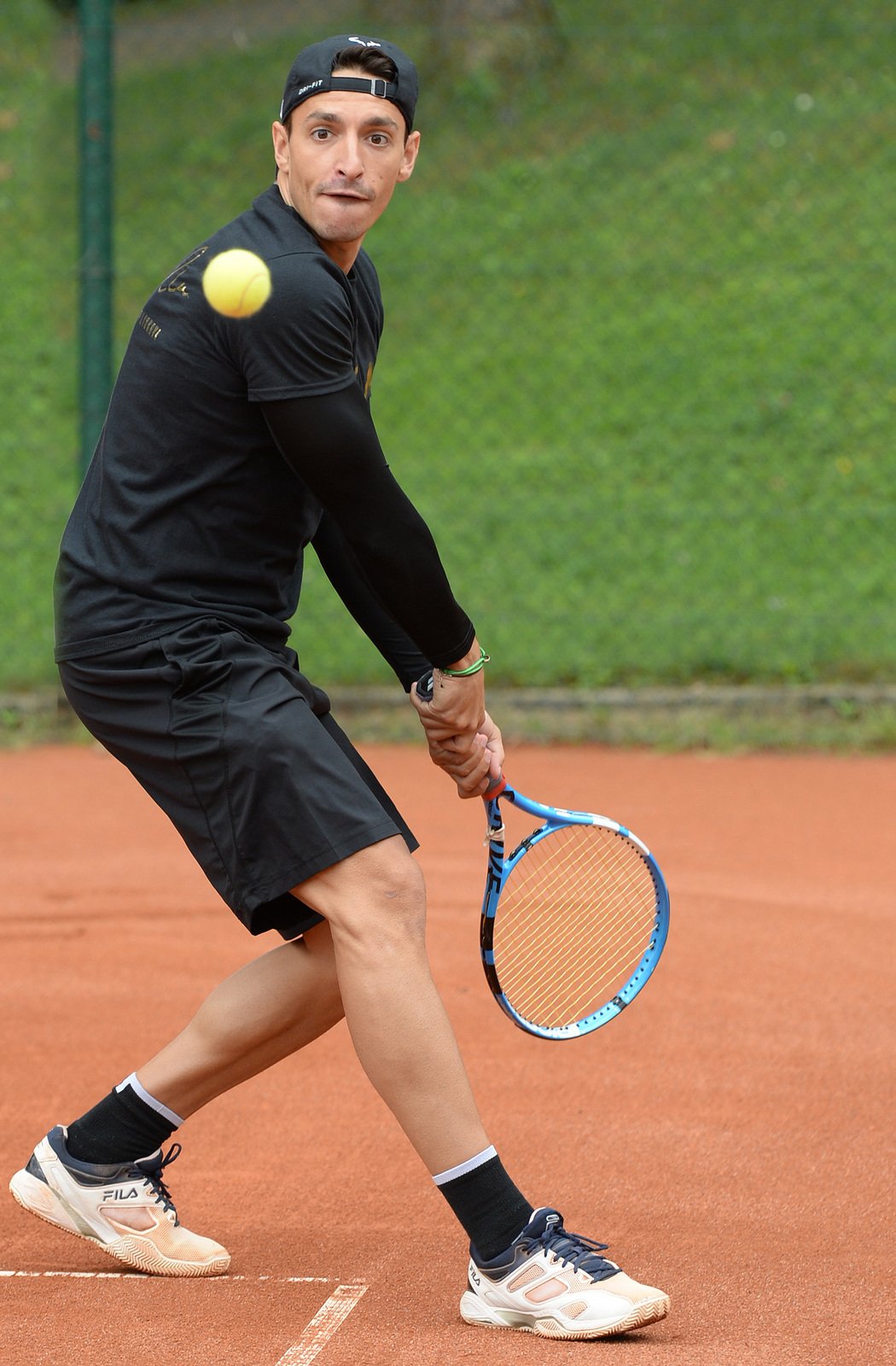 Michal Hrdlička tenis miluje a píle mu přináší výsledky.