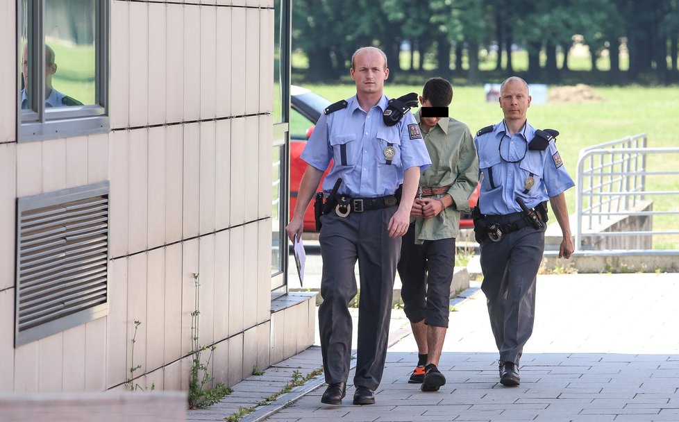 Studenti skončili po útoku na zpěváka Hrůzu ve vazbě