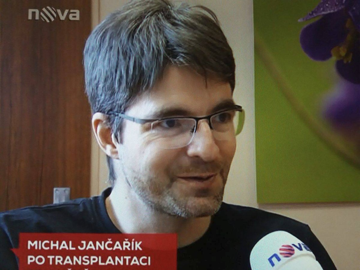 Ochrnutý moderátor Michal Jančařík na kontrole v plzeňské nemocnici.