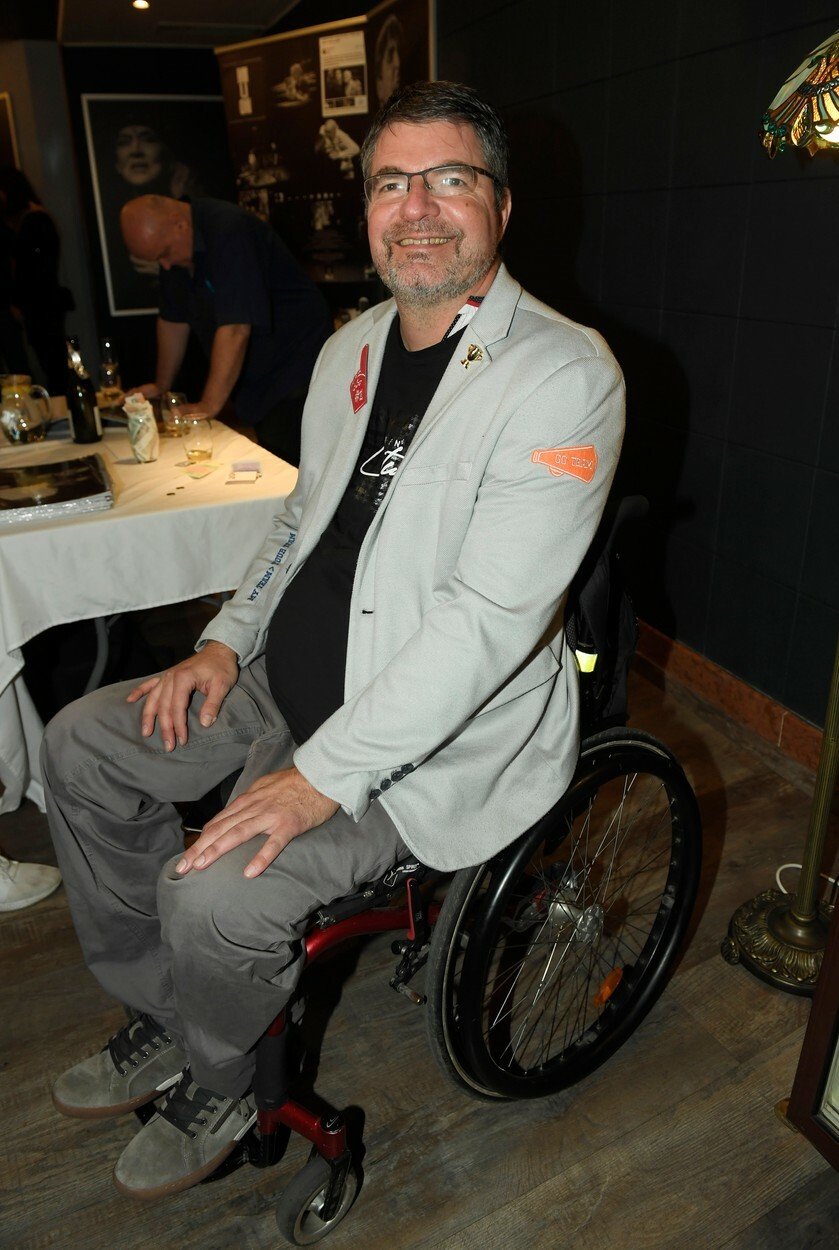 Bývalý moderátor Michal Jančařík je upoután na invalidní vozík.