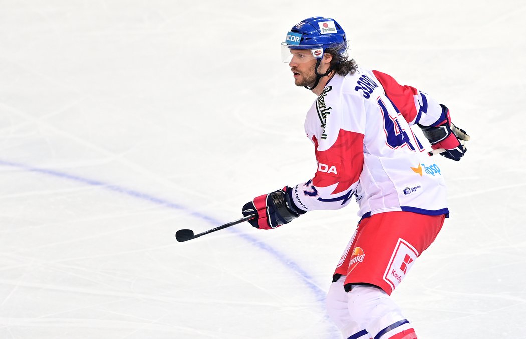 Zatímco Jordán hrál loni v KHL, jeho žena si přivodila zranění během koňské vyjížďky