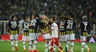 Oslavy titulu Fenerbahce? Byl to fakt masakr, hlásí Kadlec