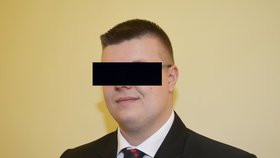 Policista Michal K. (28) dostal u soudu dvouletou podmínku. Na služebně zmlátil pendrekem zadrženého muže tak, že mu zlomil žebro.