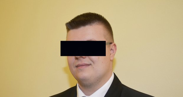 Policista Michal K. (28) dostal u soudu dvouletou podmínku. Na služebně zmlátil pendrekem zadrženého muže tak, že mu zlomil žebro.