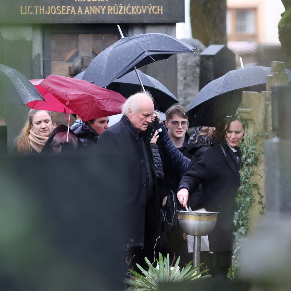 Michal Kocáb a rodina na pohřbu
