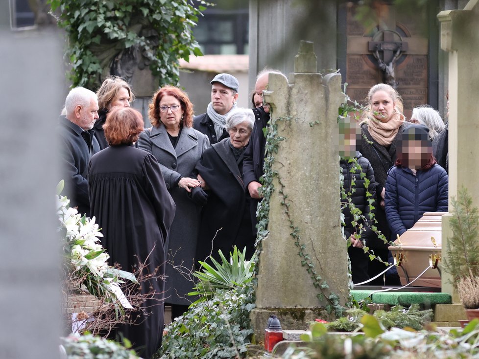 Michal Kocáb s rodinou na pohřbu