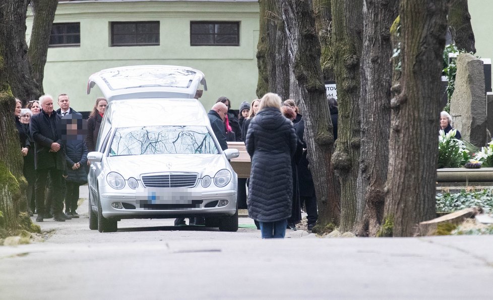 Michal Kocáb s rodinou na pohřbu