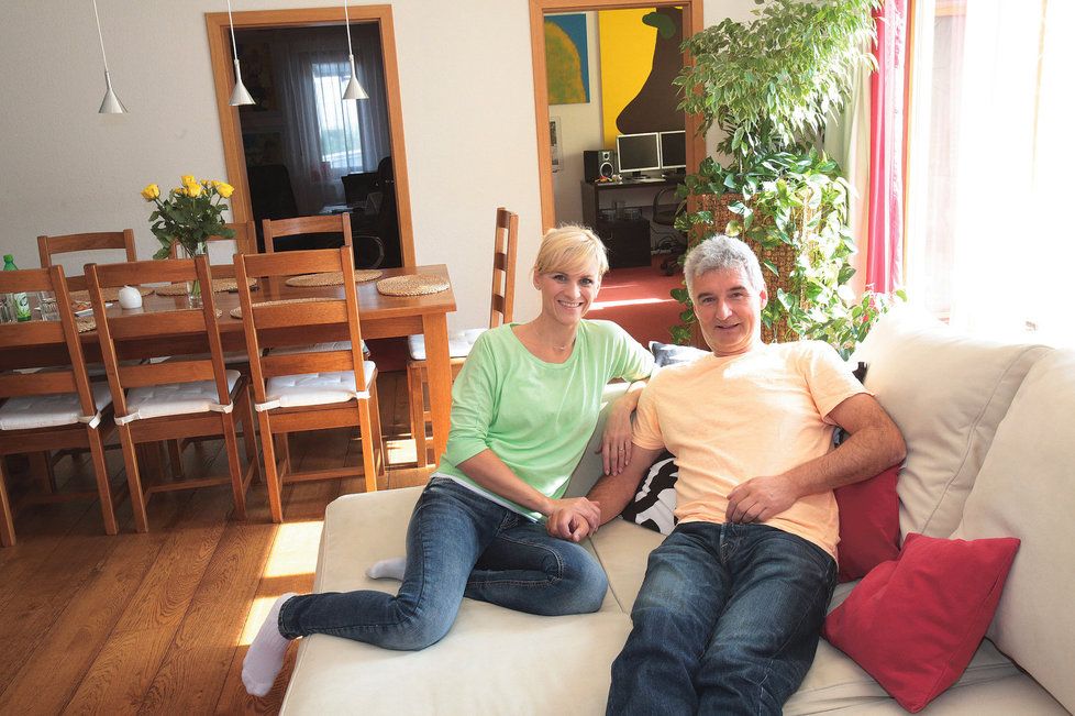 Michal s manželkou Andreou v novém domě.