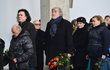 Richard Genzer, Vladimír Kratina, Simona Postlerová a Lucie Polišenská na pohřbu Michala Pavlaty.