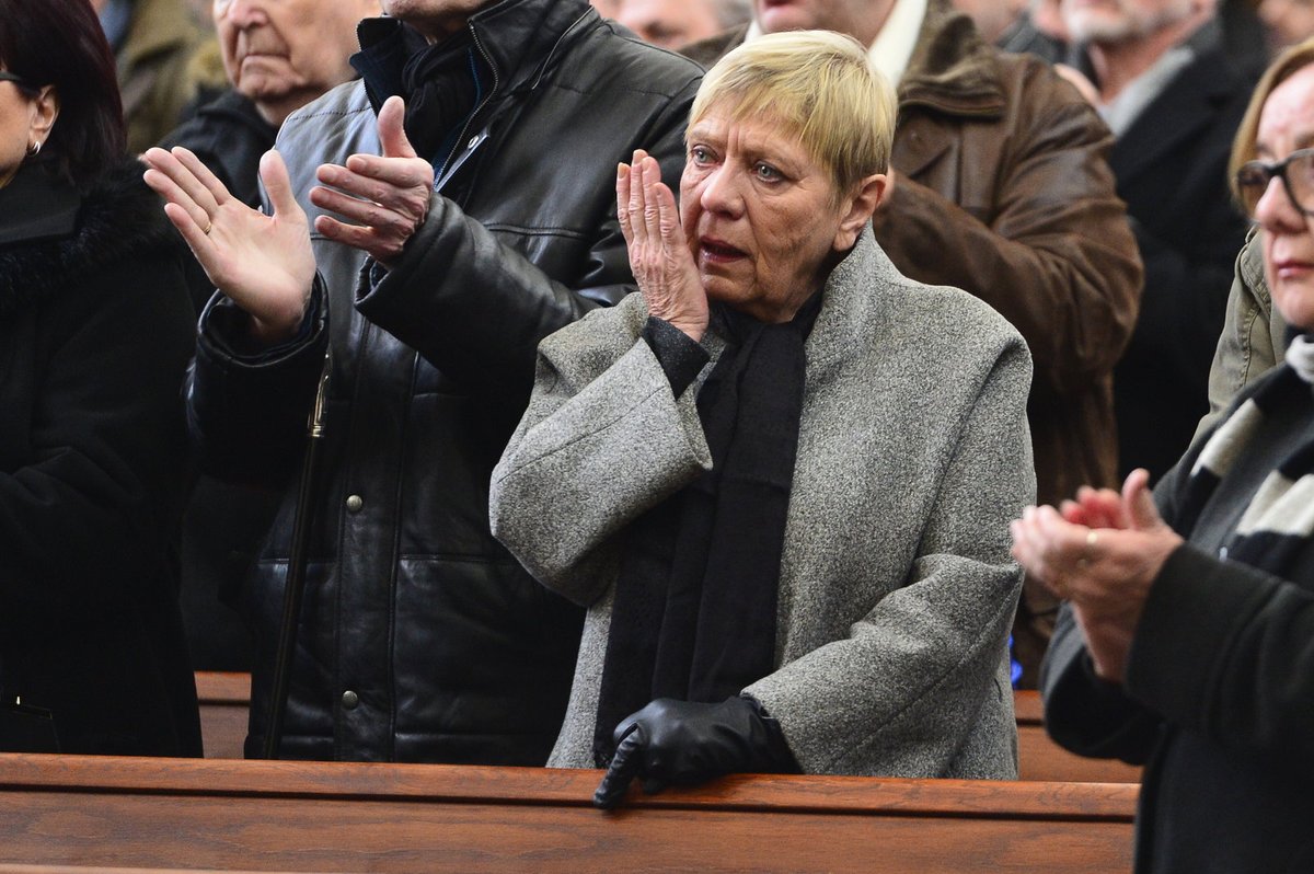 Jaroslava Obermaierová na pohřbu Michala Pavlaty.
