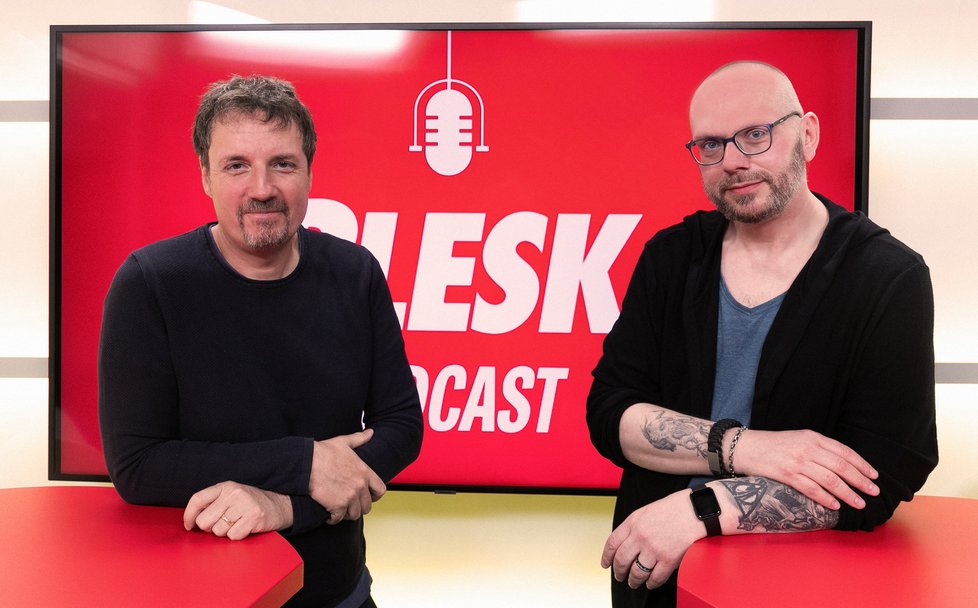 Hostem Podcastu Blesku byl Michal Reitler (vlevo, *1970), český televizní producent, scenárista a dramaturg, ředitel vývoje obsahu televize Nova.