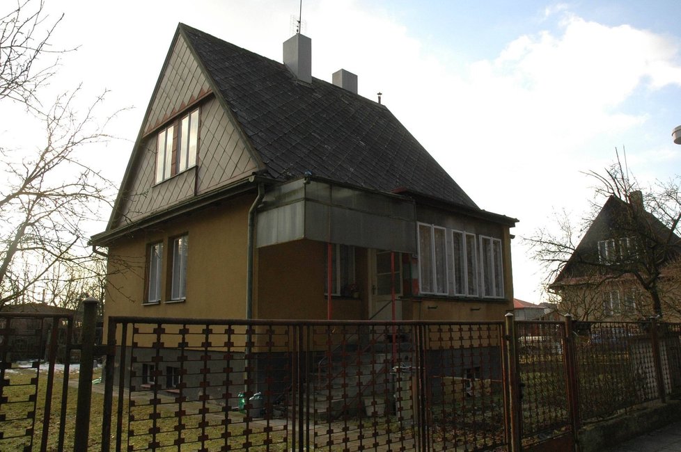 Dům stařenky, kterou Michal Semanský oloupil a zamkl ve skříni, v níž se žena udusila