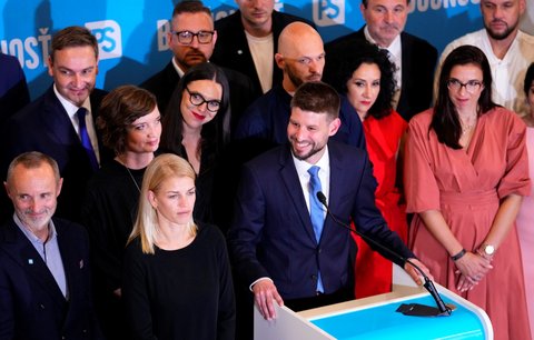 Nová slovenská sněmovna: 33 žen, obvinění lidé a konspirátoři i „rváč“ Matovič z posledního místa