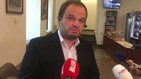 Michal Šmarda (ČSSD) reaguje ve Sněmovně na dotaz Blesk Zpráv.