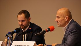Šéf IKEMu Michal Stiborek (vpravo) podal rezignaci