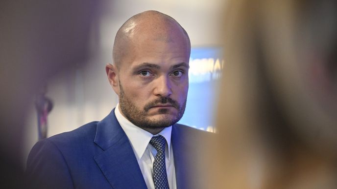 Český zbrojař Michal Strnad vyjednává o koupi 14procentního podílu v italském výrobci pneumatik Pirelli od jeho největšího akcionáře čínské státní firmy Sinochem. Český zbrojař Michal Strnad vyjednává o koupi 14procentního podílu v italském výrobci pneumatik Pirelli od jeho největšího akcionáře čínské státní firmy Sinochem.