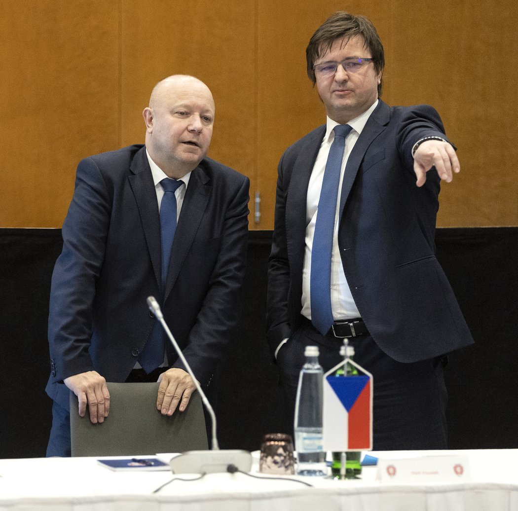 Michal Valtr (vpravo) s předsedou FAČR Fouskem