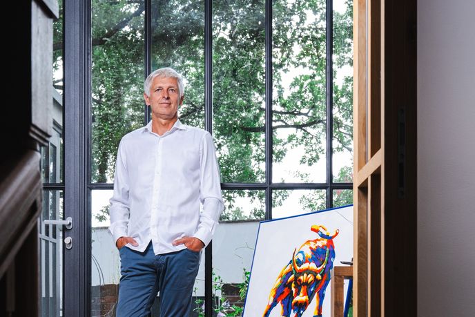 Český filantrop, podnikatel a investor Michal Zahradníček. Český filantrop, podnikatel a investor Michal Zahradníček.