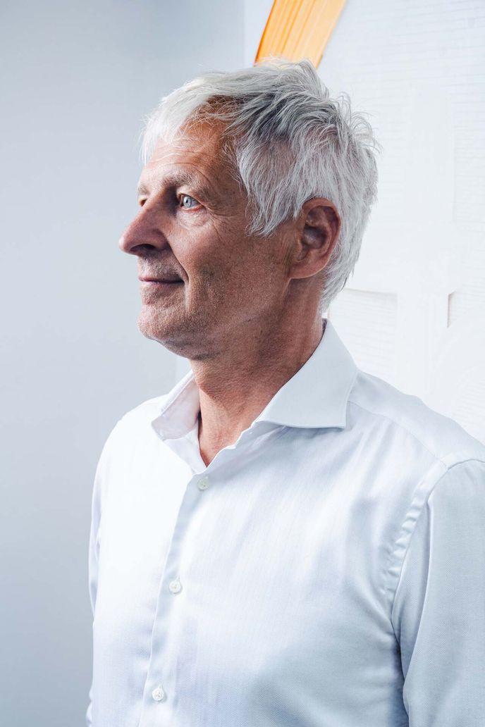 Český filantrop, podnikatel a investor Michal Zahradníček. Český filantrop, podnikatel a investor Michal Zahradníček.