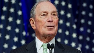 Stále populárnější Bloomberg řeší, jak se v případě volebního úspěchu vyhnout střetu zájmů