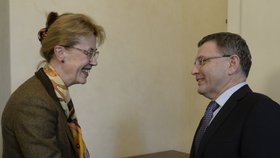 Ministr zahraničí Lubomír Zaorálek s norskou velvyslankyní nejednou řešil kauzu bratrů Michalákových, které norská sociální služba odebrala české matce v květnu 2011.