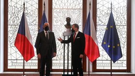 Předseda vlády Petr Fiala (vpravo) přijal 13. ledna 2022 v Praze předsedu Evropské rady Charlese Michela