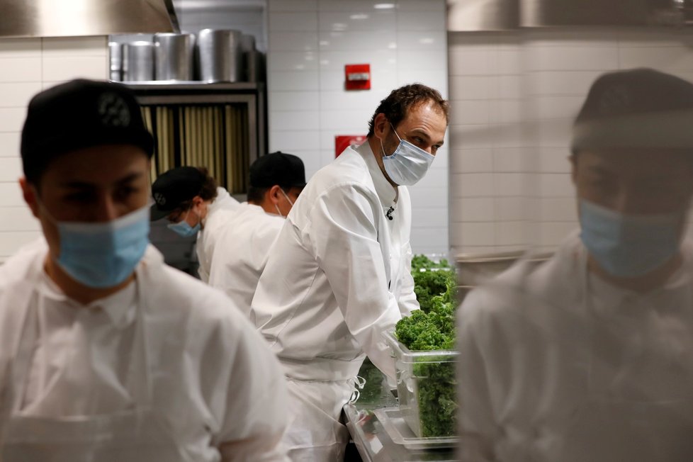 Koronavirus v New Yorku: Michelinská restaurace Eleven Madison Park vaří těm nejchudším.