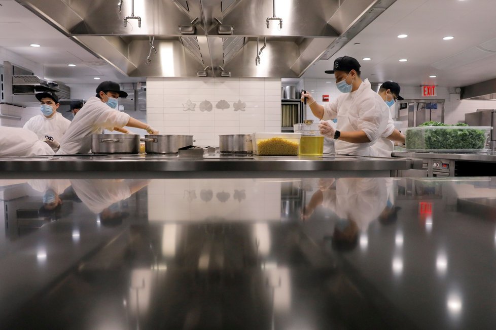 Koronavirus v New Yorku: Michelinská restaurace Eleven Madison Park vaří těm nejchudším.