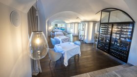 Česko má první restauraci se dvěma michelinskými hvězdami. Je jí Papilio z Vysokého Újezdu na Berounsku.