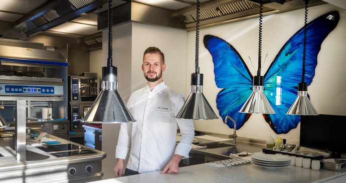 Česko má první restauraci se dvěma michelinskými hvězdami. Je jí Papilio z Vysokého Újezdu na Berounsku. Na snímku šéfkuchař Jan Knedla.