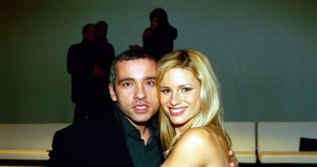 Eros Ramazzotti a Michelle Hunzikerová v roce 2001.