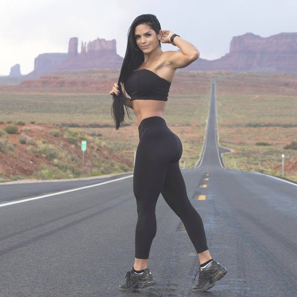 Venezuelská fitness modelka Michelle Lewinová